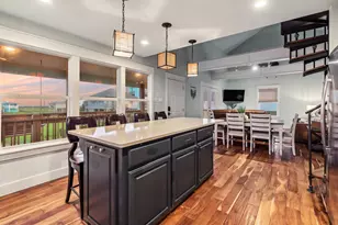 157 Verdia Dr, Crystal Beach, TX 77650 - Photo 10