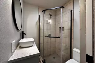 914 E 39th St, Austin, TX 78751 - Photo 24