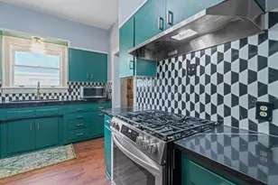 1709 W Lake Dr, Taylor, TX 76574 - Photo 2