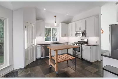 6901 Breezy Pass, Austin, TX 78749 - Photo 10