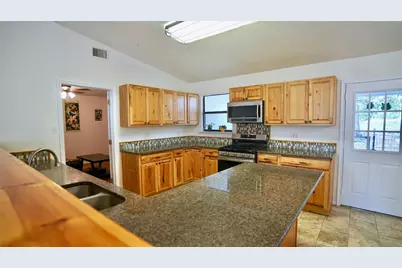 535 Paintbrush Trail, Lockhart, TX 78644 - Photo 6