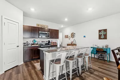 402 Perry Place, Rockdale, TX 76567 - Photo 8