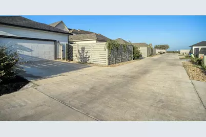 162 Adelton Boulevard, Bastrop, TX 78602 - Photo 40