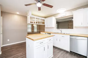 320 Long Pointe Dr, Portland, TX 78374 - Photo 10