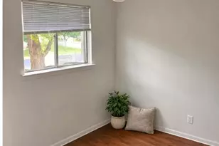 706 Denson Dr, Austin, TX 78752 - Photo 4