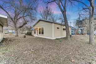 306 Garwood St, Smithville, TX 78957 - Photo 12