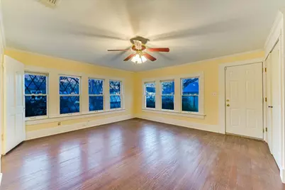 306 Garwood Street, Smithville, TX 78957 - Photo 8