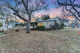 306 Garwood St, Smithville, TX 78957 - Photo 16