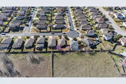 238 Wells Bend, Hutto, TX 78634 - Photo 34