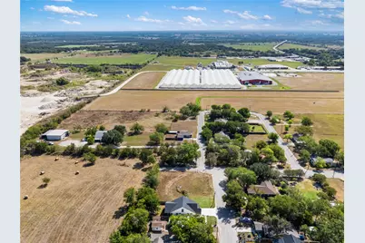 915 Torres Street, Lockhart, TX 78644 - Photo 32