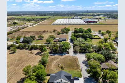 915 Torres Street, Lockhart, TX 78644 - Photo 4