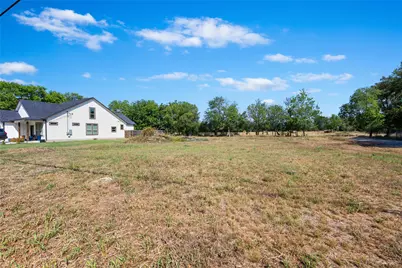 915 Torres Street, Lockhart, TX 78644 - Photo 12