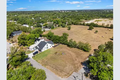 915 Torres Street, Lockhart, TX 78644 - Photo 2