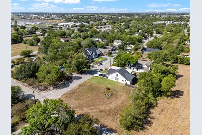 915 Torres Street, Lockhart, TX 78644 - Photo 6