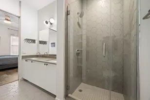 800 Embassy Dr, Austin, TX 78702 - Photo 12