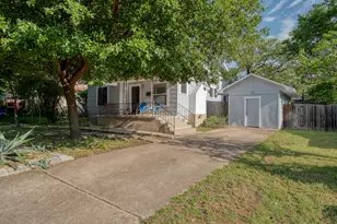 1706 Pennsylvania Ave, Austin, TX 78702 - Photo 2