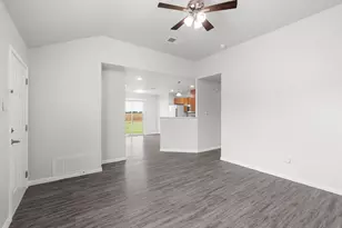 407 E Pietzsch St, Bartlett, TX 76511 - Photo 4