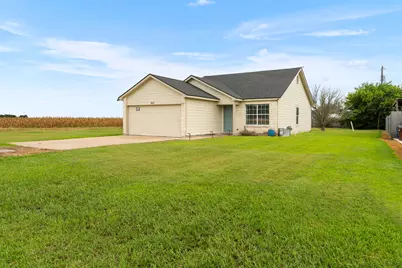 407 E Pietzsch Street, Bartlett, TX 76511 - Photo 2