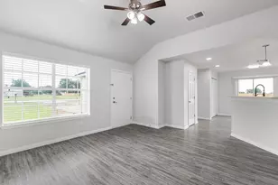407 E Pietzsch St, Bartlett, TX 76511 - Photo 6