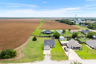 407 E Pietzsch St, Bartlett, TX 76511 - Photo 22