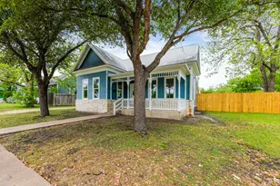 910 W 4th St, Taylor, TX 76574 - Photo 4