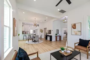 910 W 4th St, Taylor, TX 76574 - Photo 8