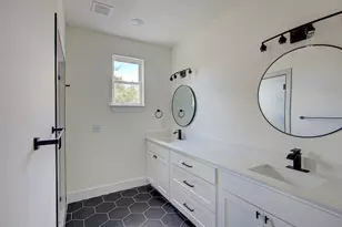 2005 Uphill Ln, Austin, TX 78741 - Photo 24