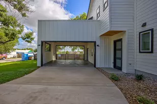 2005 Uphill Ln, Austin, TX 78741 - Photo 2