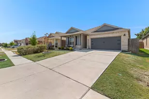 1705 T H Johnson Dr, Taylor, TX 76574 - Photo 4