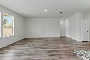 1705 T H Johnson Dr, Taylor, TX 76574 - Photo 10