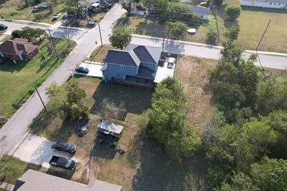 208 Robinson Street, Taylor, TX 76574 - Photo 6