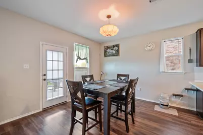 325 Fort William Street, Hutto, TX 78634 - Photo 10