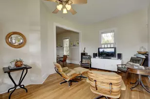 221 N Johnson Ave, San Marcos, TX 78666 - Photo 6