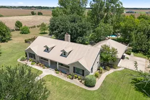 280 Windy Ln, Taylor, TX 76574 - Photo 2
