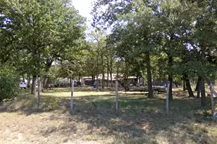 386 Hidden Oaks Dr, Elgin, TX 78621 - Photo 2