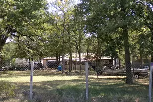 386 Hidden Oaks Dr, Elgin, TX 78621 - Photo 4