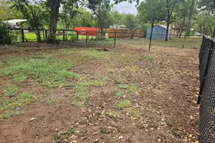 901 N Main St, Elgin, TX 78621 - Photo 14