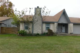 8801 Pineridge Dr, Austin, TX 78729 - Photo 2