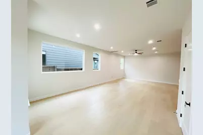 4324 Airport Boulevard #B, Austin, TX 78722 - Photo 2