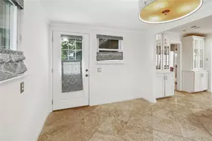 1306 E 2nd St, Austin, TX 78702 - Photo 10