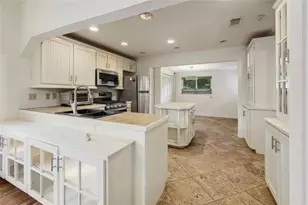1306 E 2nd St, Austin, TX 78702 - Photo 14