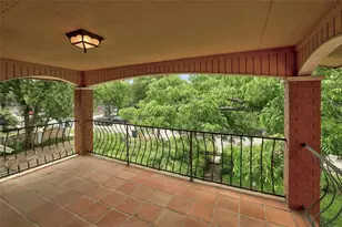 1306 E 2nd St, Austin, TX 78702 - Photo 24