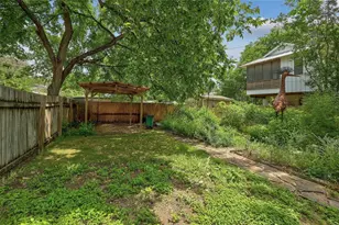1306 E 2nd St, Austin, TX 78702 - Photo 26