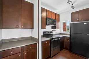 1901 Crossing Pl Pl, Austin, TX 78741 - Photo 2