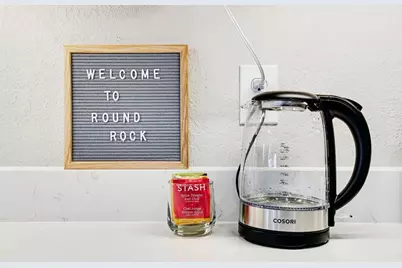 1201 E Logan Street, Round Rock, TX 78664 - Photo 20