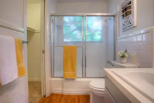 302 E 34th St, Austin, TX 78705 - Photo 2