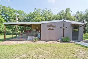 702 E Schubert St, Fredericksburg, TX 78624 - Photo 22