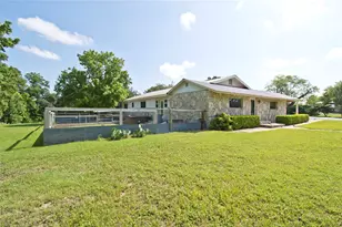 702 E Schubert St, Fredericksburg, TX 78624 - Photo 34
