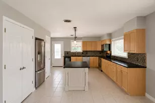 702 E Schubert St, Fredericksburg, TX 78624 - Photo 2