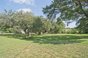 702 E Schubert St, Fredericksburg, TX 78624 - Photo 32